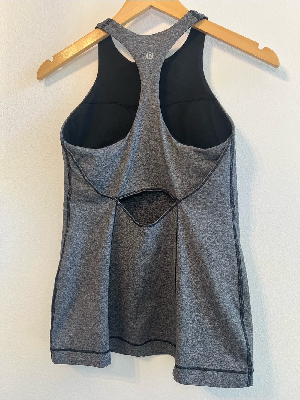 Like New Lululemon Gray Racerback Open Back Built-In Bra Tank Top Size 6 - Picture 2 of 5